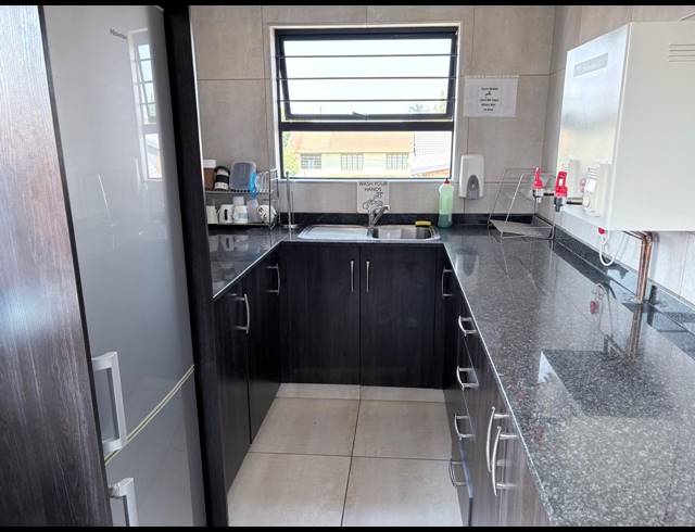 731M² OFFICE FOR SALE IN HALFWAY HOUSE